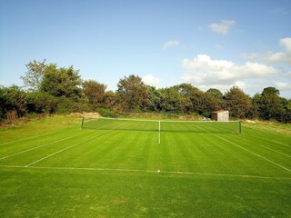 Grass tennis court - Veslydon!