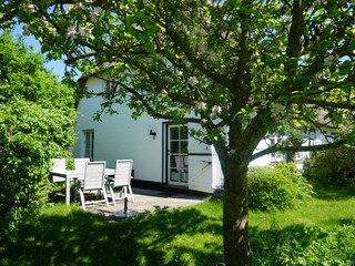 schoner Garten mit Sitzbereich