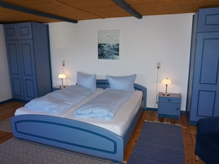 Schlafraum mit Doppelbett im OG