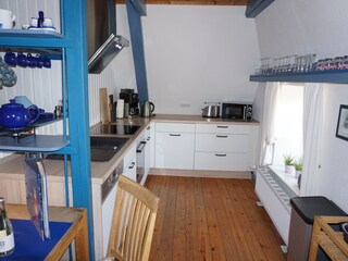 offene, voll ausgestatteter Küche