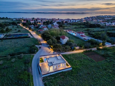 ¡Nuevo! Casa de vacaciones Nina con piscina privada