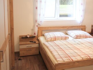 Schlafzimmer / Elternschlafzimmer für 2 Personen + TV