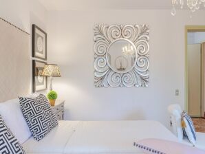 Villa en Lucca con Piscina y Vistas Naturales