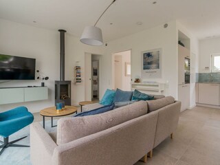 Die Sitzecke mit Eckcouch, Gasheizofen und Digital-TV