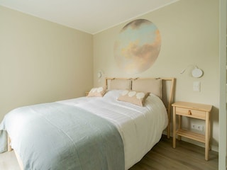 Schlafzimmer 1 mit Doppelbett (160x200) und Schrank