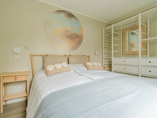 Schlafzimmer 1 mit Doppelbett (160x200) und Schrank