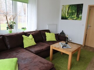 Wohnzimmer mit großem Schlafsofa