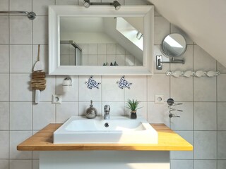 Tageslichtbad mit WC, Dusche + Waschmaschine