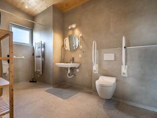 En-suite adapted bathroom