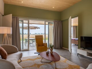Wohnzimmer mit Blick auf die Terrasse