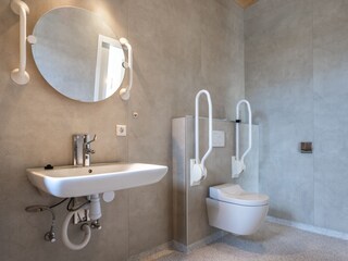 En-suite adapted bathroom