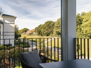 Balkon mit Blick in den Garten