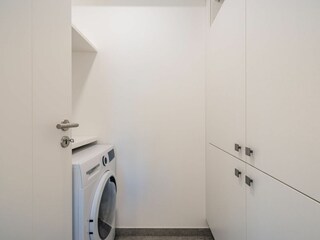 Abstellraum mit Wasch- Trockner