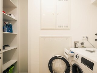 Abstellraum mit Wasch- Trockner