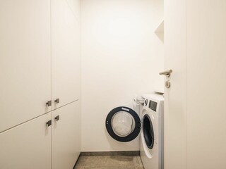 Abstellraum mit Wasch- Trockner