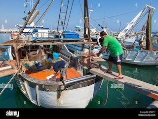 Fischer sind gerade vom Fischen zurückgekehrt