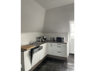 Küche mit Spülmaschine