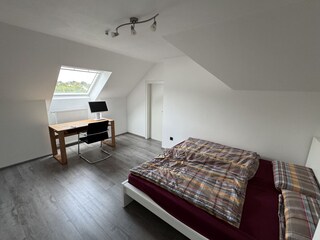 Schlafzimmer 1