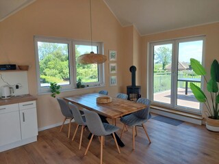 Essbereich mit Kamin