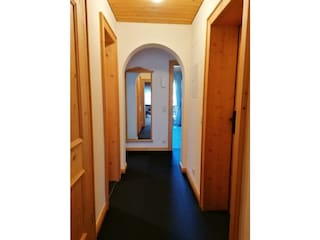 Flur mit großen Spiegel