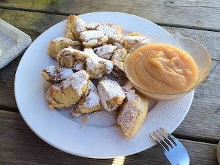 Einkehrschwung mit leckere Kaiserschmarrn mit Apfelmus