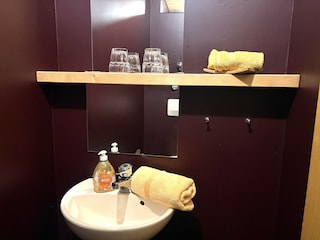 2 WC mit Waschbecken