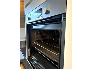 Küche mit Backofen in Komforthöhe