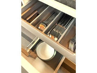 Küche mit viel Platz, schönes Besteck