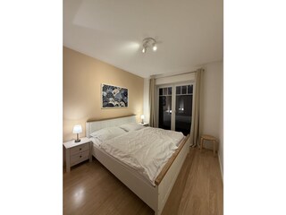 Schlafzimmer mit Doppelbett