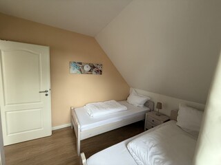 Schlafzimmer mit 2 Einzelbetten