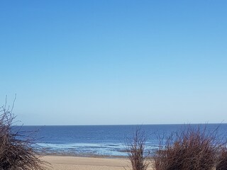 Den Sand unter den Füßen spüren