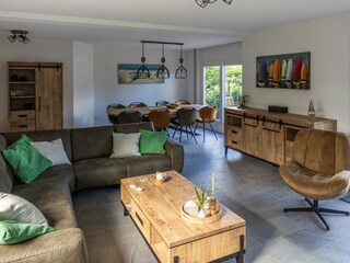 Wohnzimmer und Esszimmer