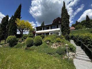 Hausansicht von Garage