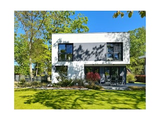 Sicht vom Garten auf das Ferienhaus