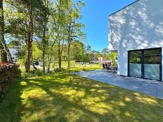 Terrasse 2 mit Garten