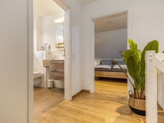 Sicht zum Schlafzimmer_1 mit Bad oben