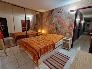 12_Schlafzimmer 1 mit Badezimmer