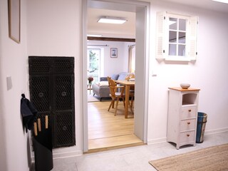 Eingang mit Kachelofen