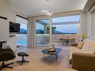 Villa Pitsidia Features 40