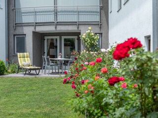 Sonnenterrasse mit Sitz- bzw. Liegebereich