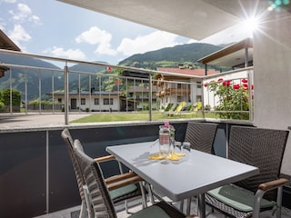 Terrasse mit Sitzgelenheit