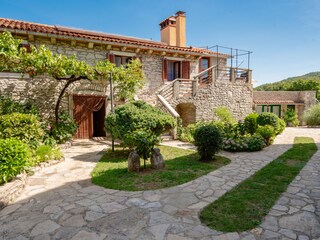 Farmhouse Sumber Outdoor Recording 2