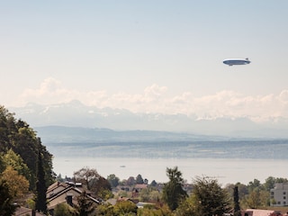 Alpenkulisse mit Zeppelin