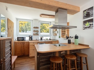 Gut ausgestattete Küche