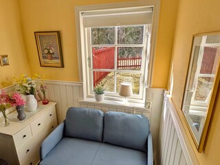 zweites, kleines Wohnzimmer mit TV