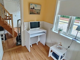 zweites, kleines Wohnzimmer mit TV