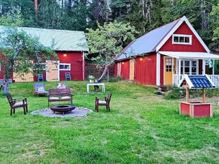 Garten hinter dem Haus (mit zugehörigen Nebengebäuden)