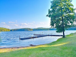 kinderfreundliche Badestelle am See (1,5 km vom Haus)