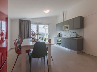 Villa Silvia – Offene Küche und Esstisch