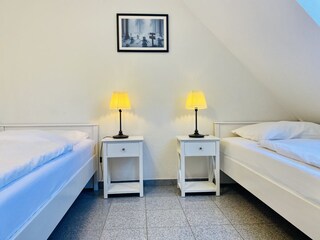 Schlafzimmer 2 OG